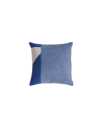 Formarkivet Big Logo Pude 55x55 Pale Beige Royal Blue