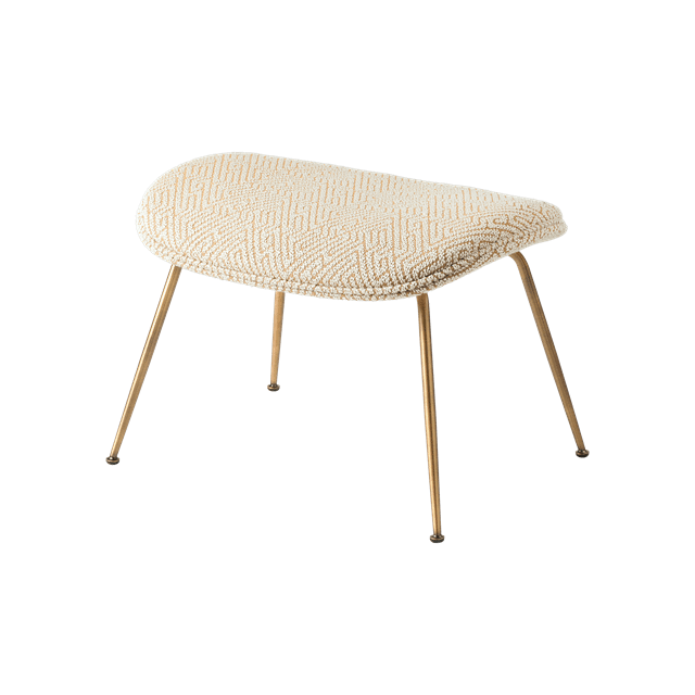 Gubi Beetle Ottoman Dora Boucle Med Ben Antik Messing