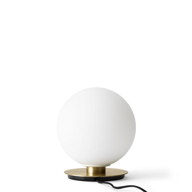 Audo Tr Væg Bordlampe Børstet Messing Med Mat Opal Pære