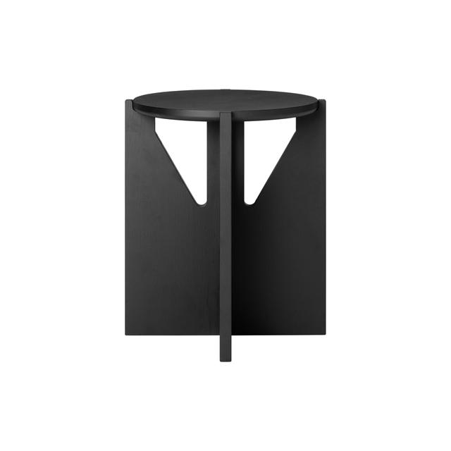 Kristina Dam Studio Simple Stool Sort Lakeret Egetræ