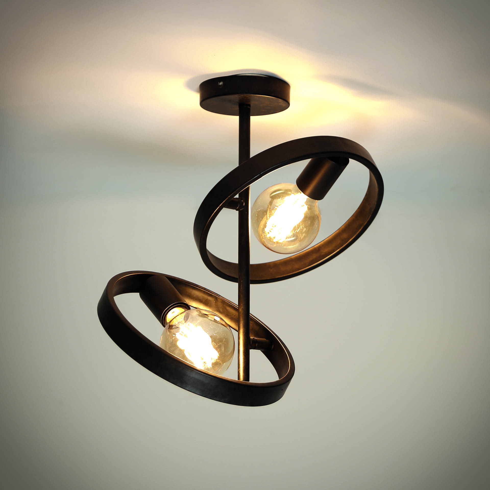 Angulo Loftlampe   Sort Metal Levering Med Pære