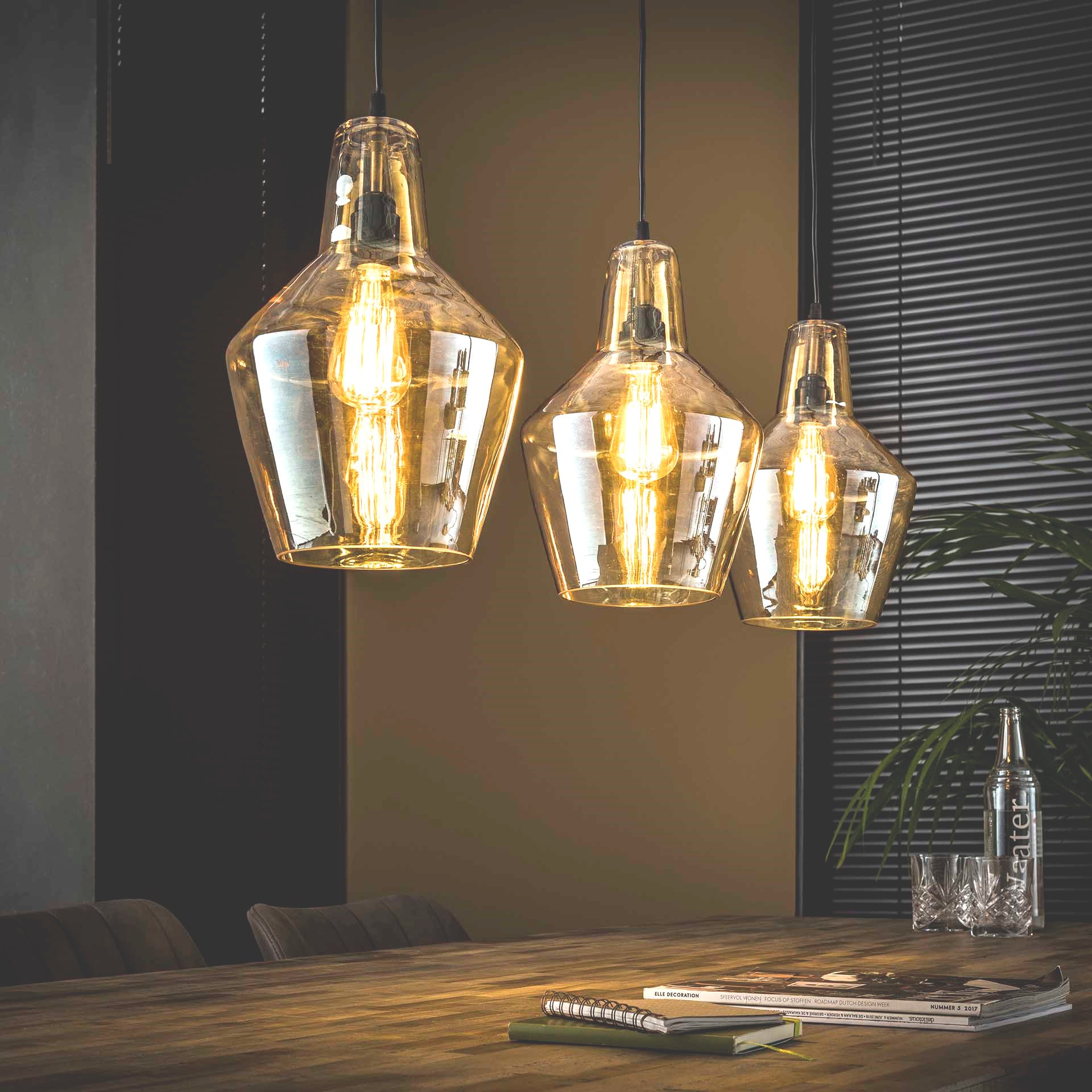 Booky- Loftlampe Med Tre Skærme Ravfarvet Glas Levering Uden Pære