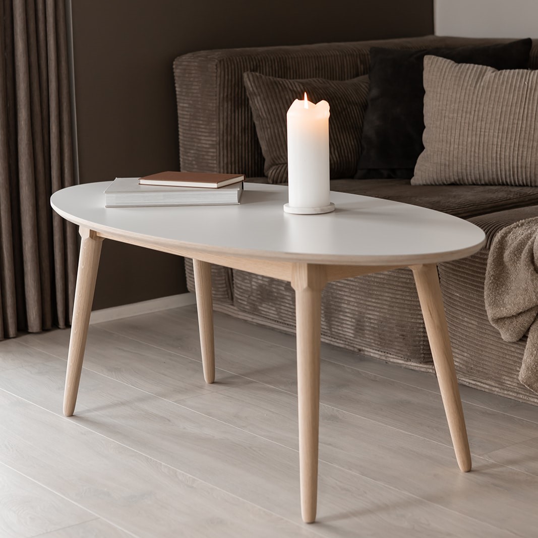 Ct 10 Elipseformet Sofabord   Hvid Laminat Og Stel   Eg