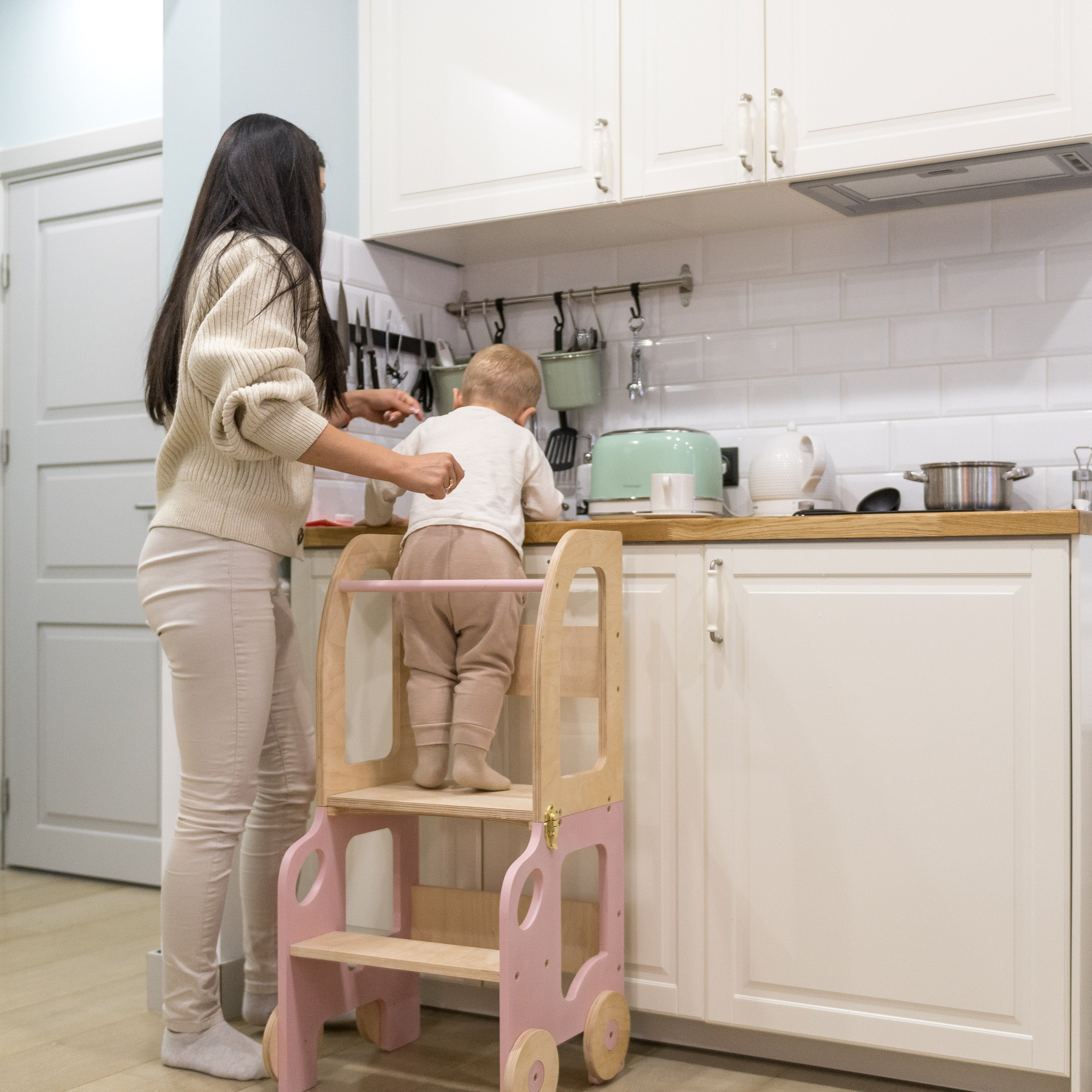 Køkkentrappe   Montessori-læringstårn: Bord  Stol Og Trappe   ét Til Barn  Pink Og Naturfarvet