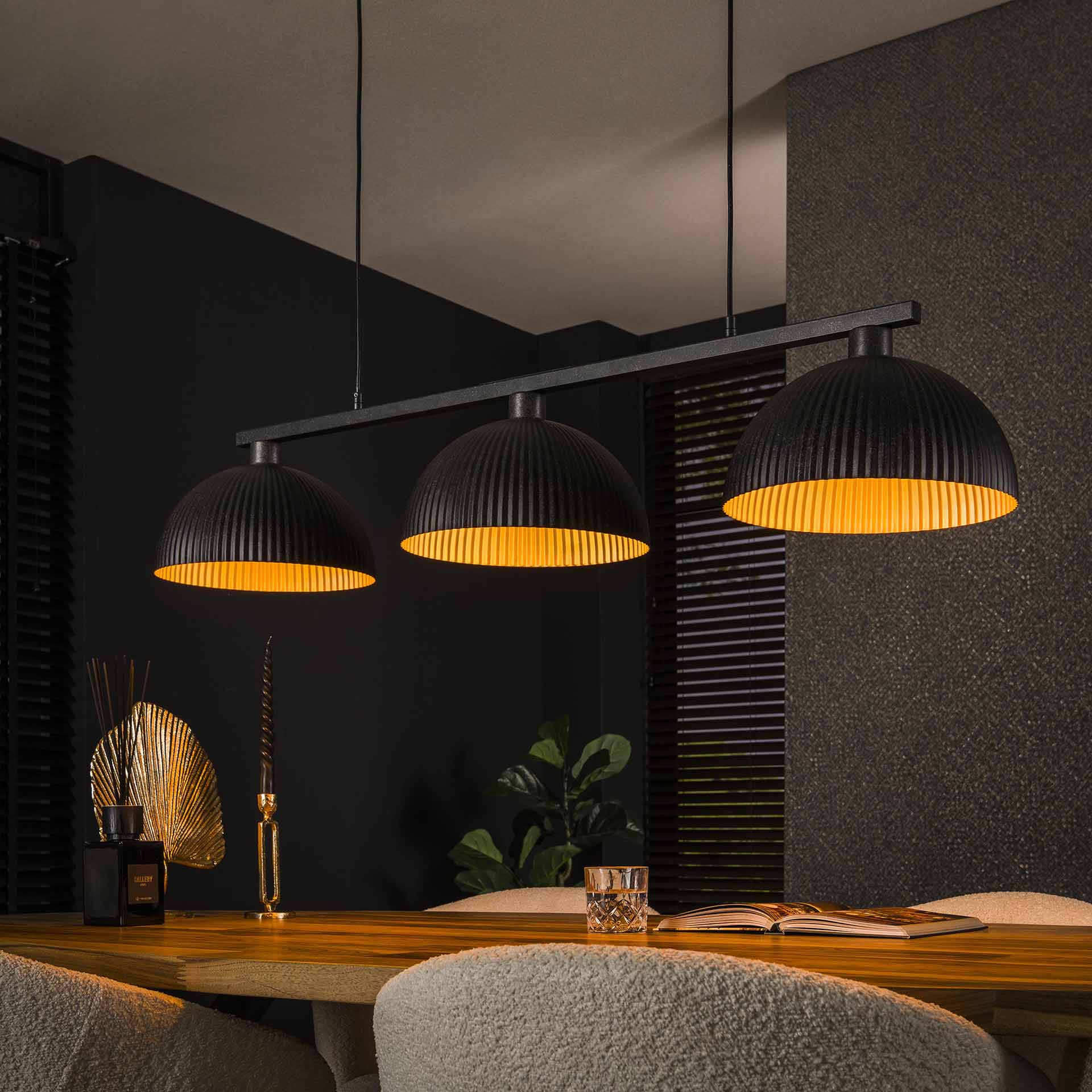 Ranua- Loftlampe Med Tre Skærme Rillet Sort Metal Levering Med Pære