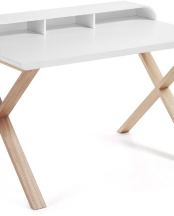 Skrivebord Working Fra Kave Home   Nordisk Moderne Design Med Hvid Bordplade  Asketræsben Og Integreret Hylde