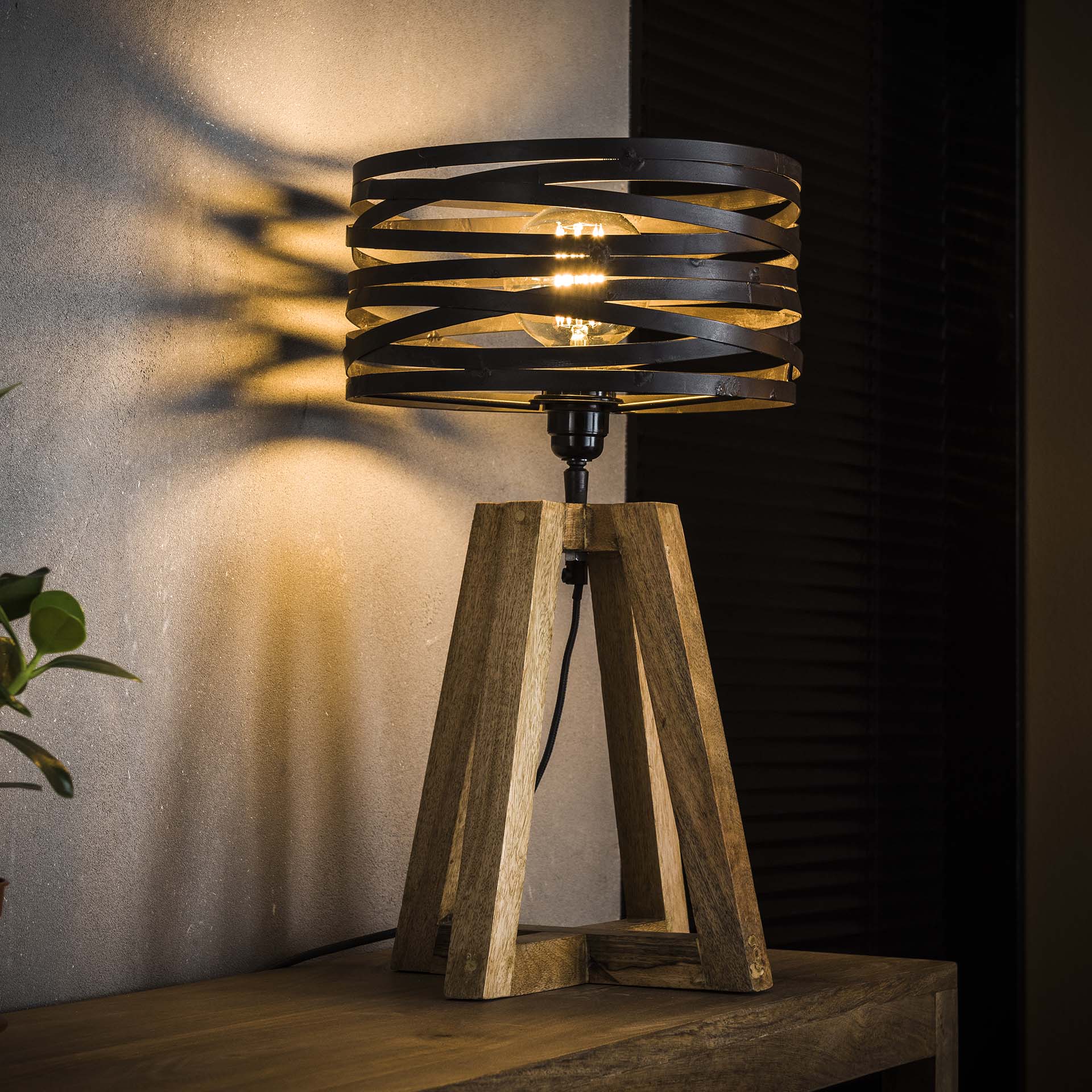 Tvist Spændende Bordlampe Metal Og Træ Levering Uden Pære
