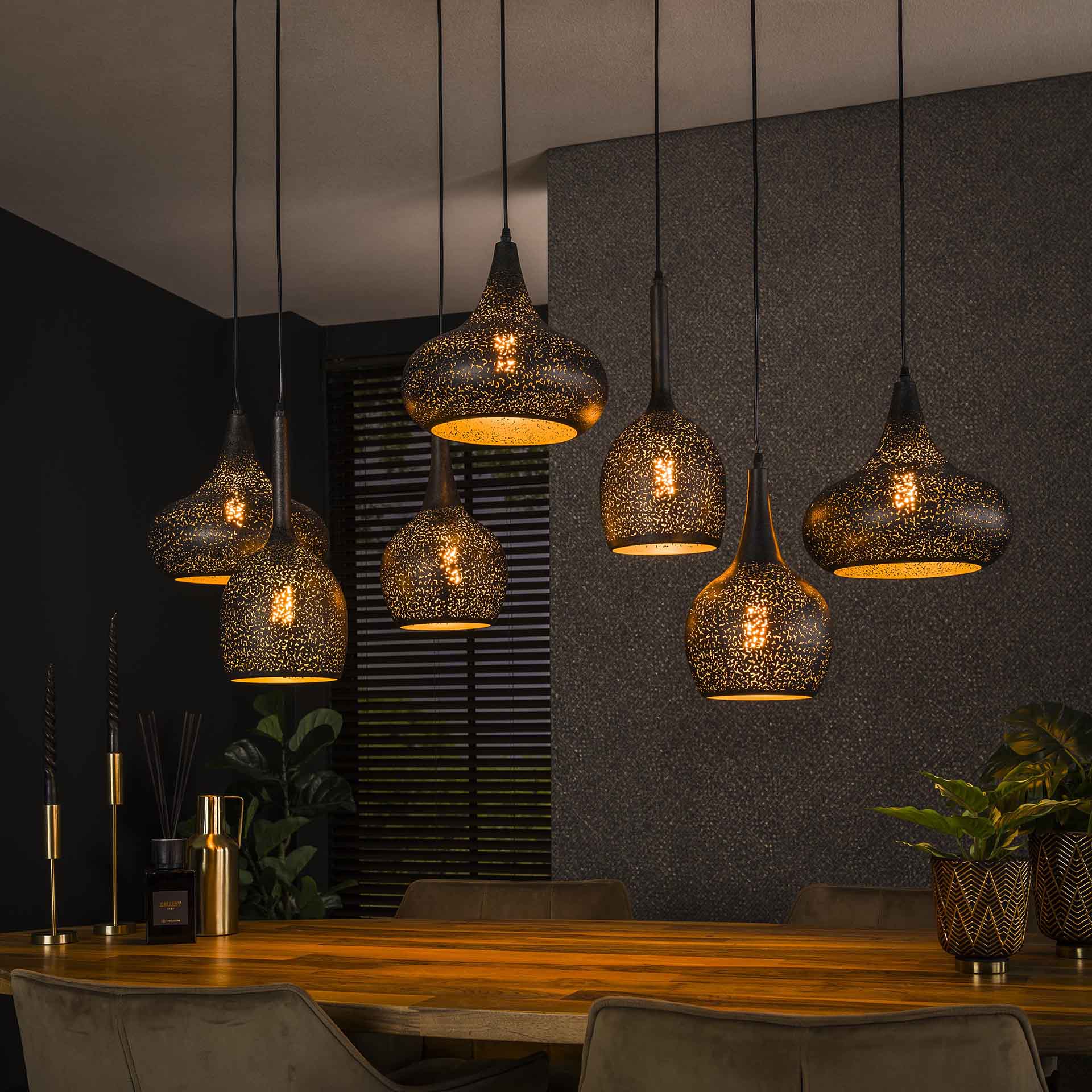 Wic- Loftlampe Med Syv Skærme   Sort Hullet Metal Levering Uden Pære