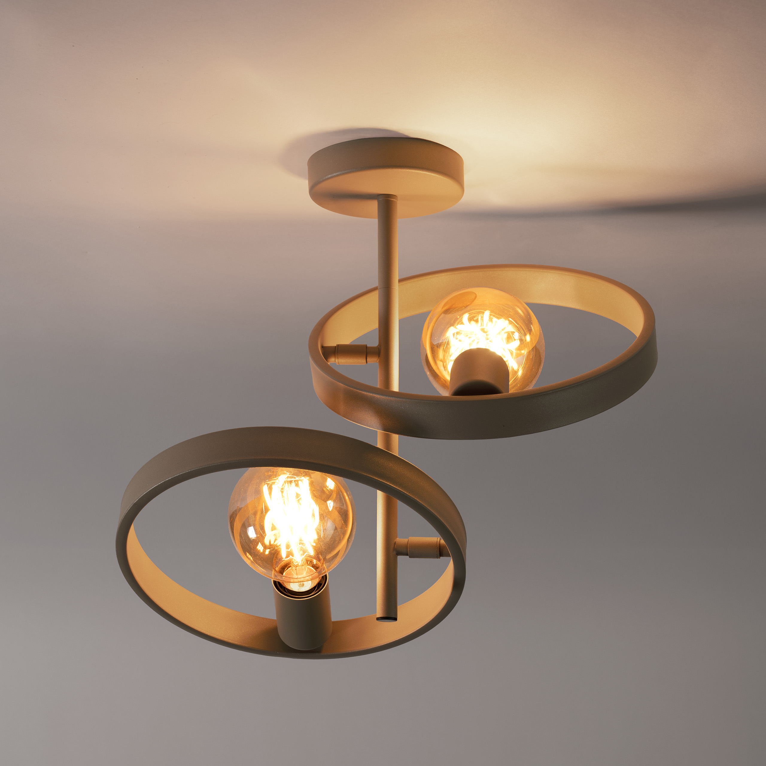Angulo Loftlampe Beige Metal Levering Med Pære