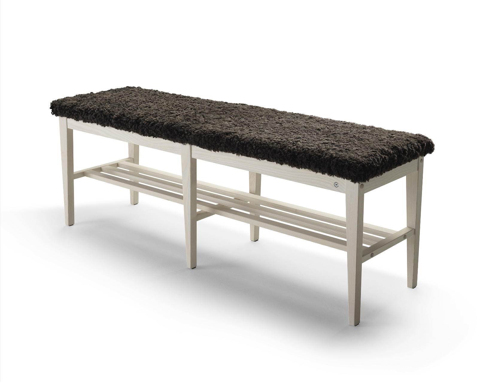 Bænk Til Entré Oscarssons Möbel Nadja Massiv Hvidolieret Ask Med Brunt Fåreskind 130x40x46 Cm