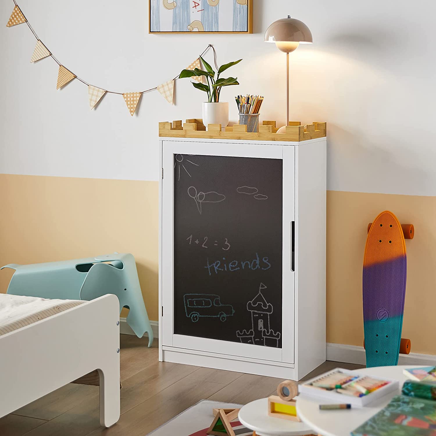 Børneskab Med Tavle  Designet Som Slot  63x30x100 Cm  Hvid