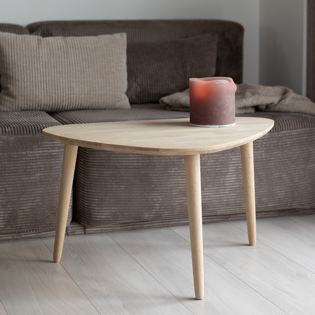 Ct 10 Sofabord   Massiv Eg Med Organisk Trekantet Form   Størrelsen 60   80 Cm Højde 40 Cm Ubehandlet