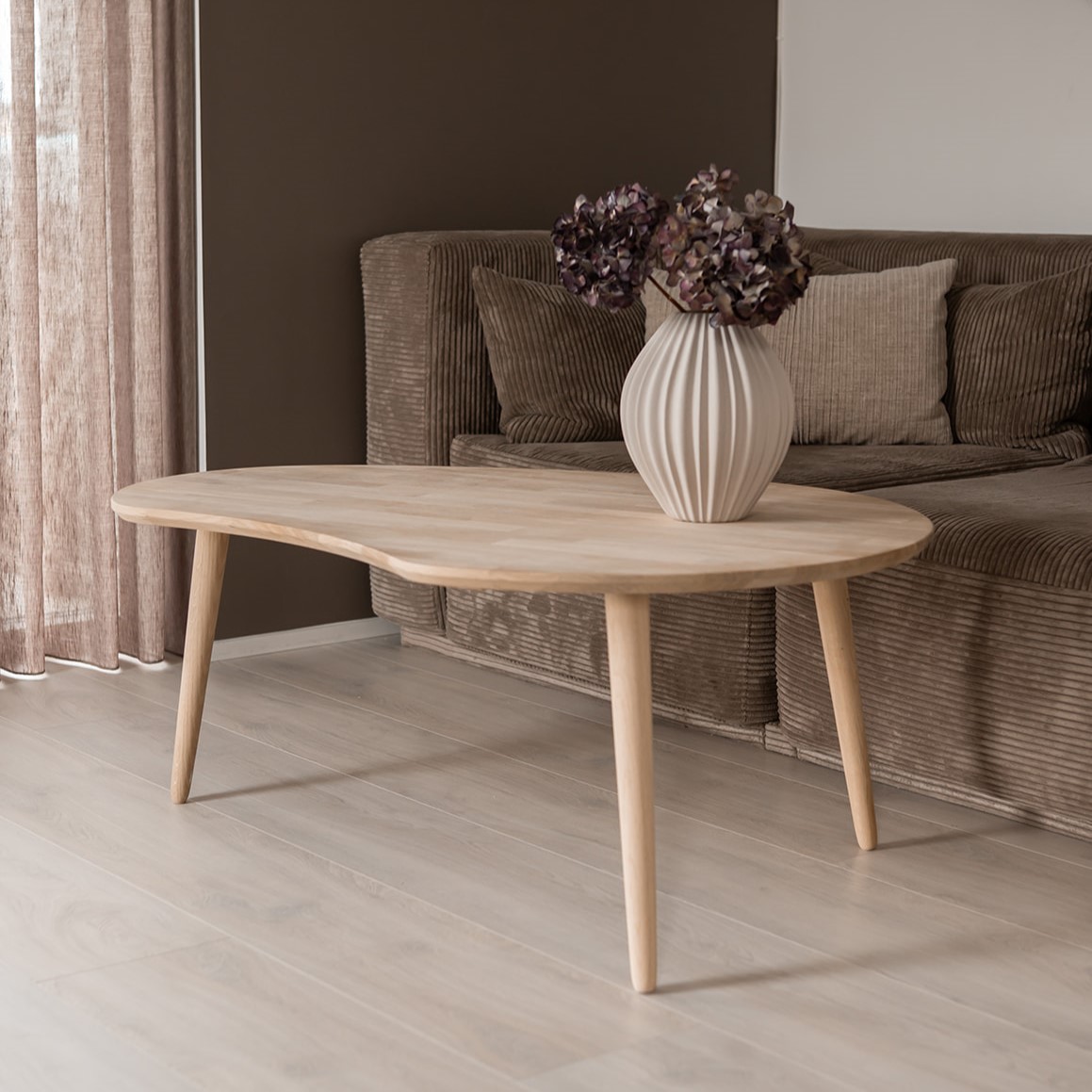 Ct 10 Sofabord Massiv Eg Med Paletform Og Størrelse 107 79 Cm Højde 40 Cm Sæbebehandlet