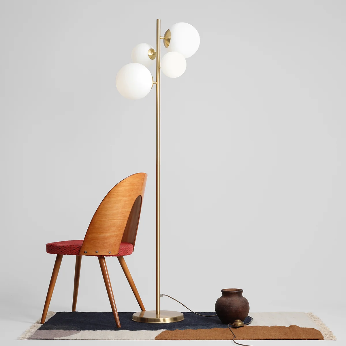 Dizzy Gulvlampe Messing Og Hvidt Glas