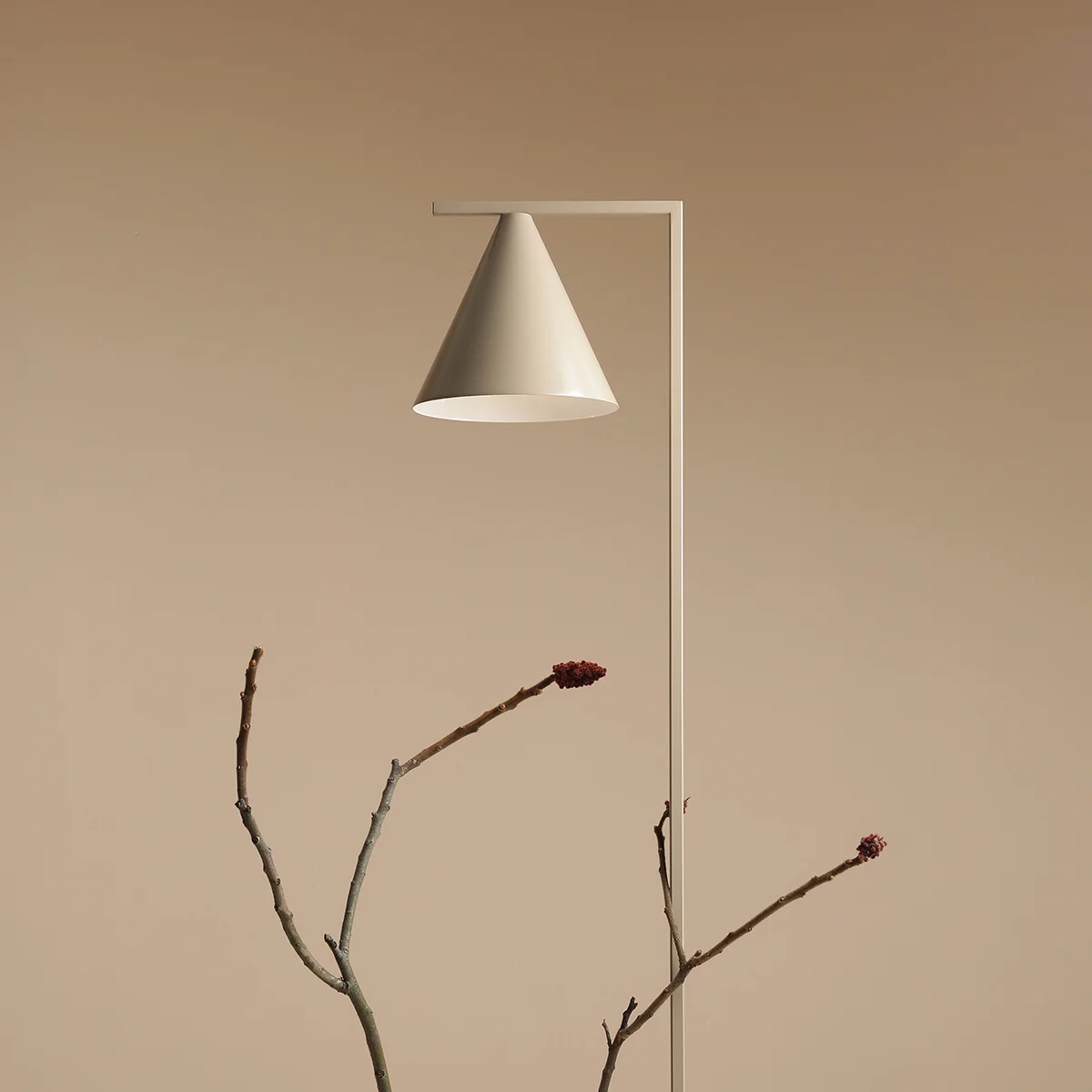 Frigg- Gulvlampe Beige Metal