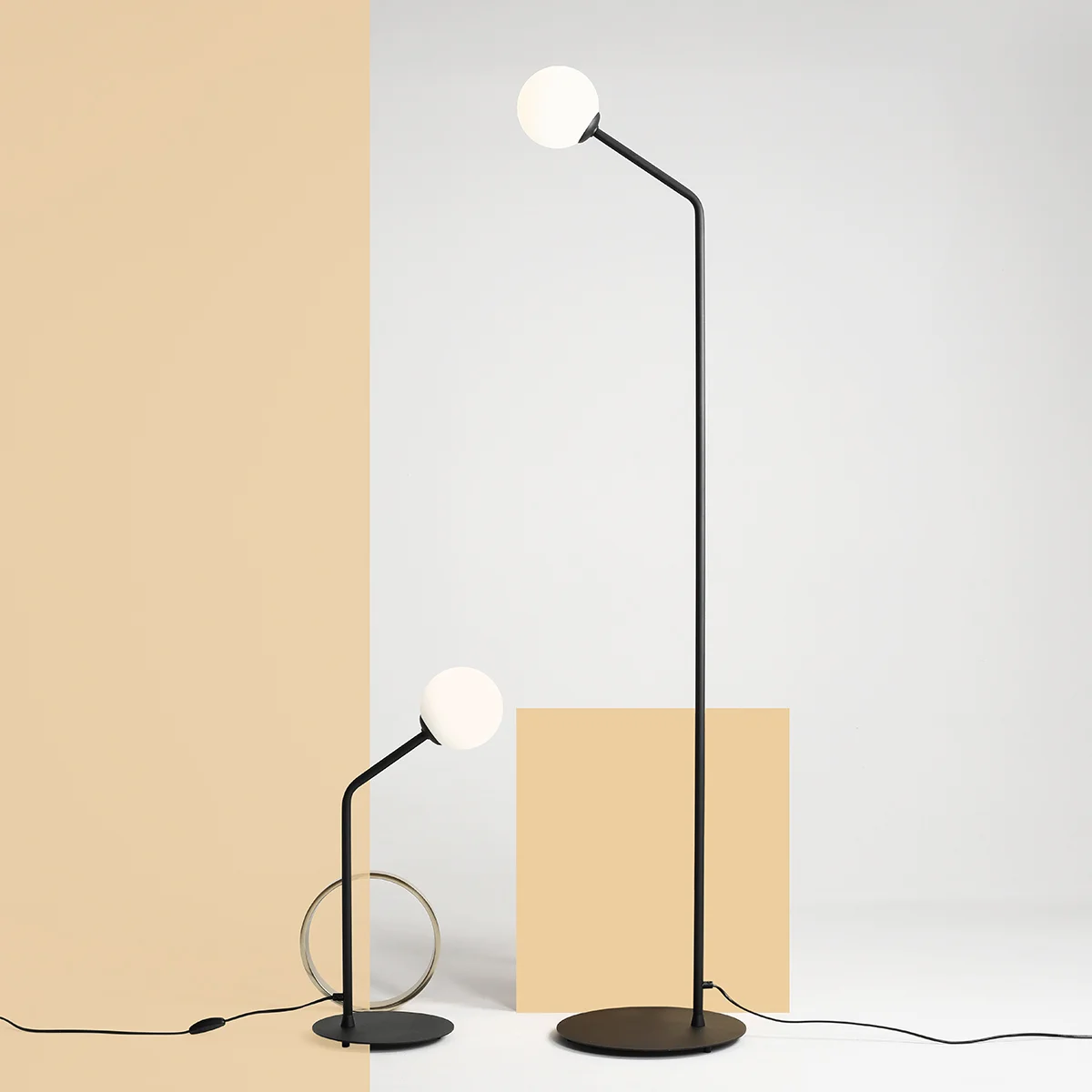 Limelight Gulvlampe   Sort Metal Og Hvidt Glas