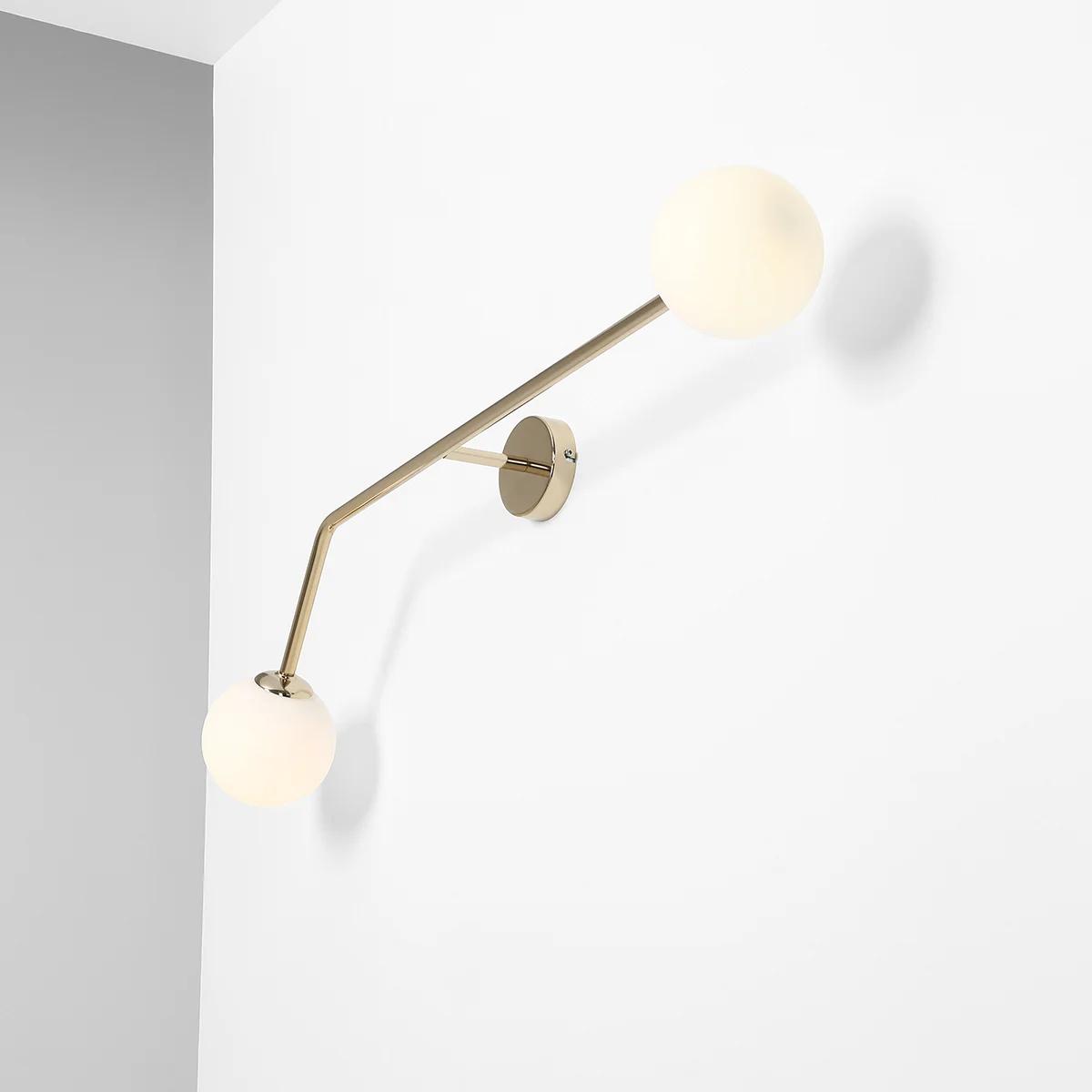 Limelight Væglampe   Guldfarvet Metal Og Hvidt Glas  Bredde 97 Cm