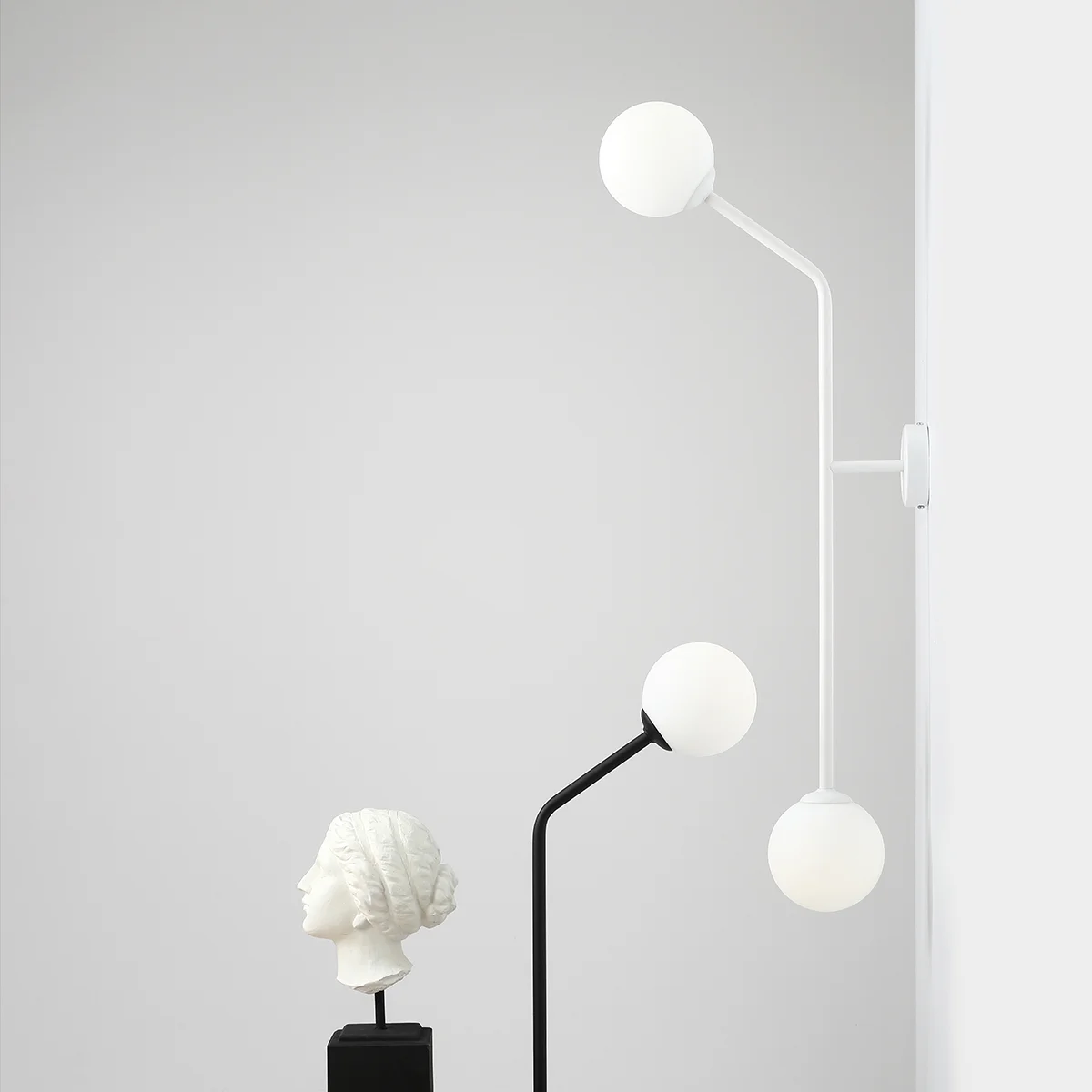 Limelight Væglampe   Hvidt Metal Og Hvidt Glas  Højde 99 Cm