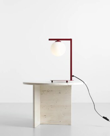 Moma Bordlampe   Vinrød Metal Og Hvidt Glas