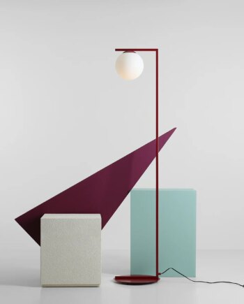 Moma Gulvlampe   Vinrød Metal Og Hvidt Glas