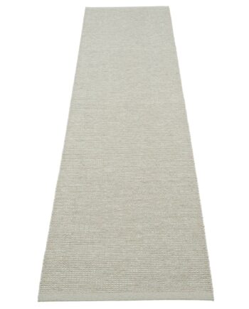 Pappelina Emm Gulvtæppe 300x70 Cm  Sage Linen