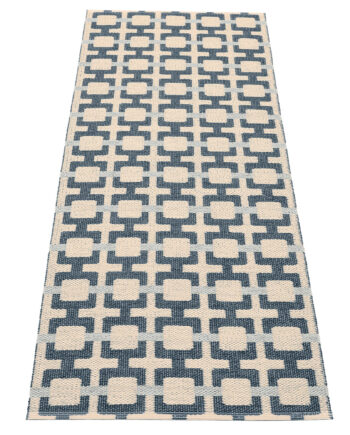 Pappelina Tom Gulvtæppe 180   70 Cm  Ocean Blue Cream Fog