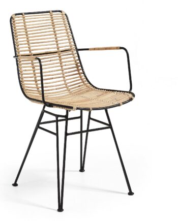 Spisebordsstol Med Armlæn Kave Home Tishana Flettet Rattan Og Sort Metalstel Natur Sort