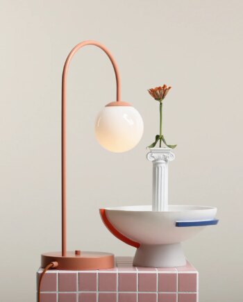 Twiggy Bordlampe   Koral Farvet Metal Og Hvidt Glas