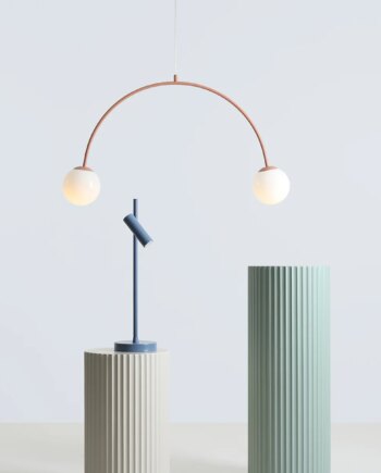 Twiggy Loftlampe   Koral Farvet Metal Og   Hvide Glaskupler  Bredde 84 Cm