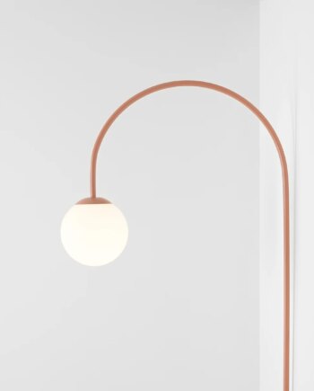 Twiggy Væglampe   Koral Farvet Metal Og Hvidt Glas