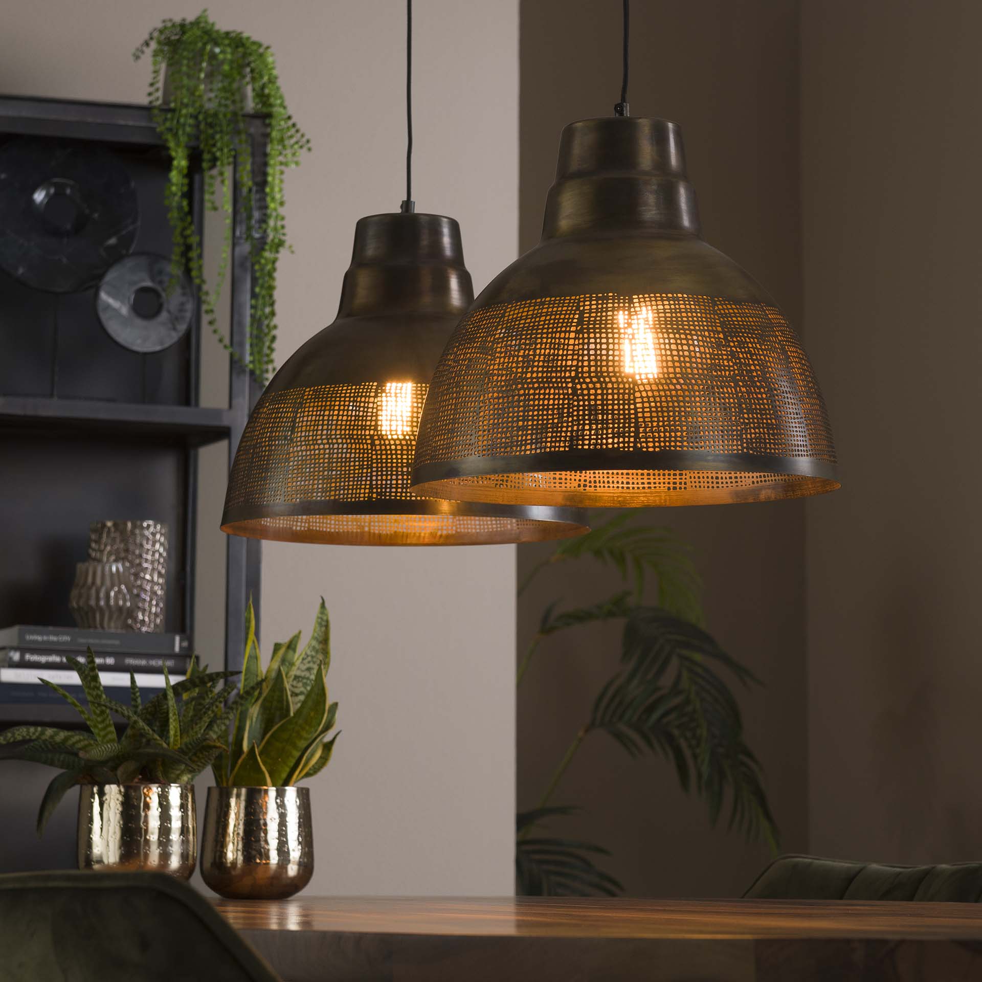 Domus Loftlampe Med To Skærme   Antik Bronze Levering Med Pære