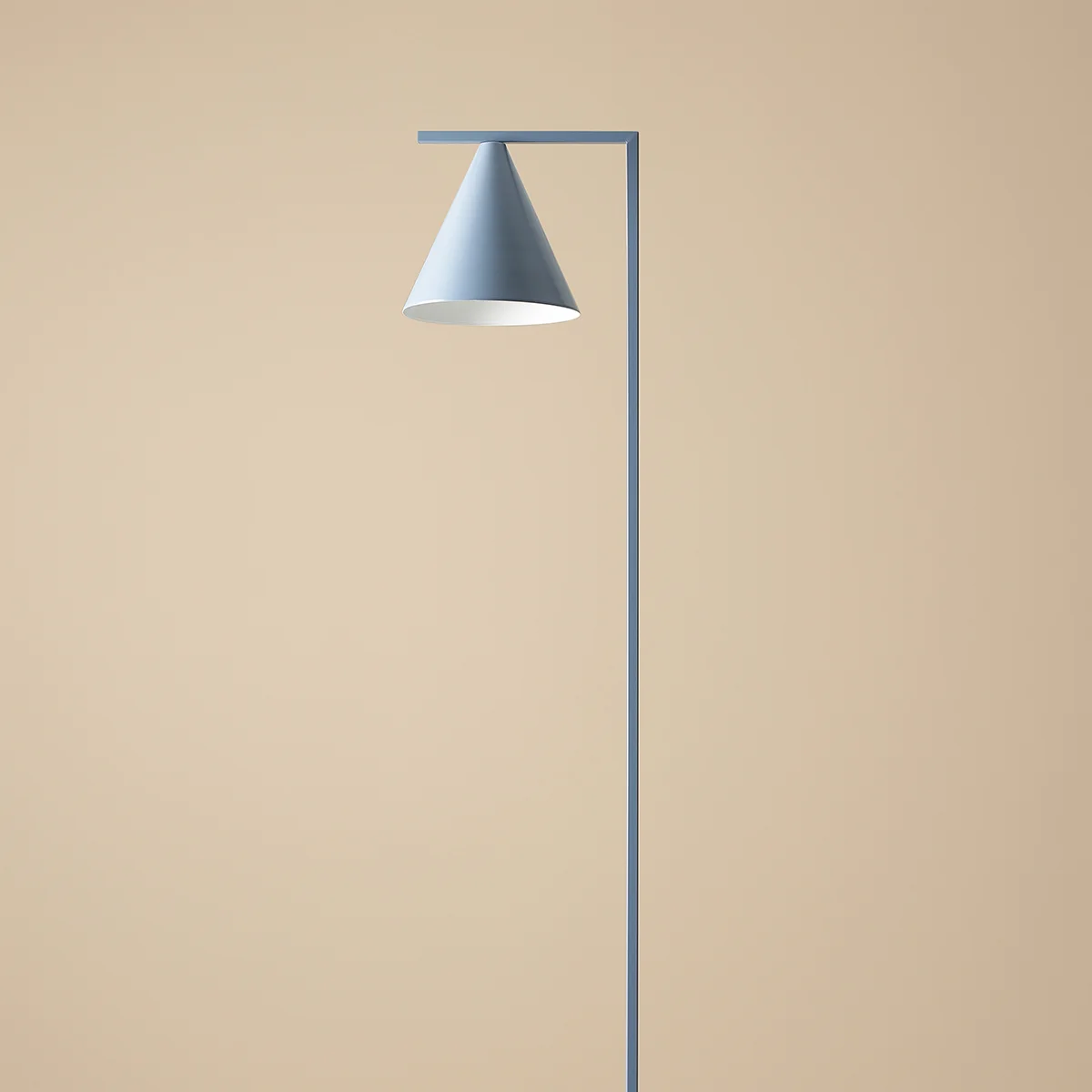 Frigg- Gulvlampe   Støvet Blå Metal