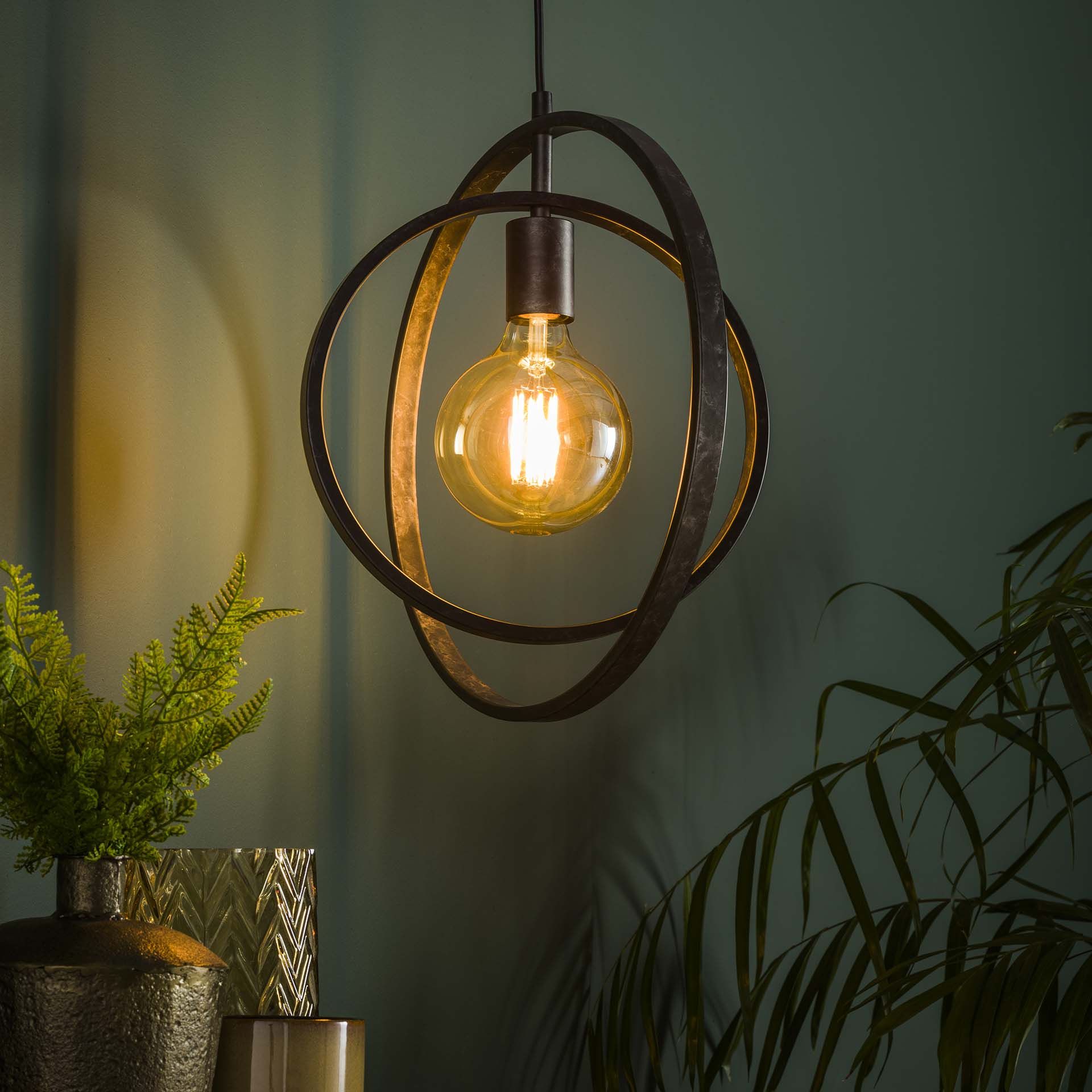 Frisky Loftlampe   Sort Patineret Metal Levering Med Pære
