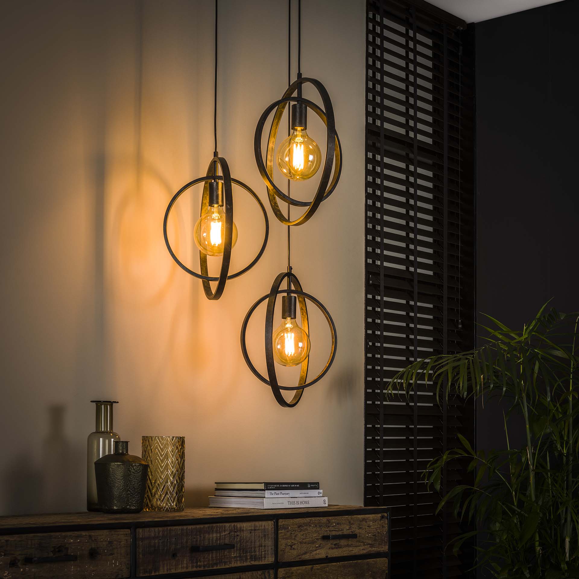 Frisky Loftlampe   Sort Patineret Metal Levering Uden Pære