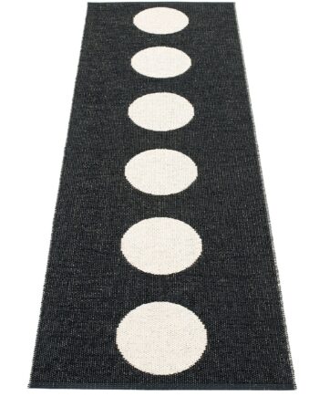 Pappelina Gulvtæppe Vera  70   225 Cm  Black Vanilla