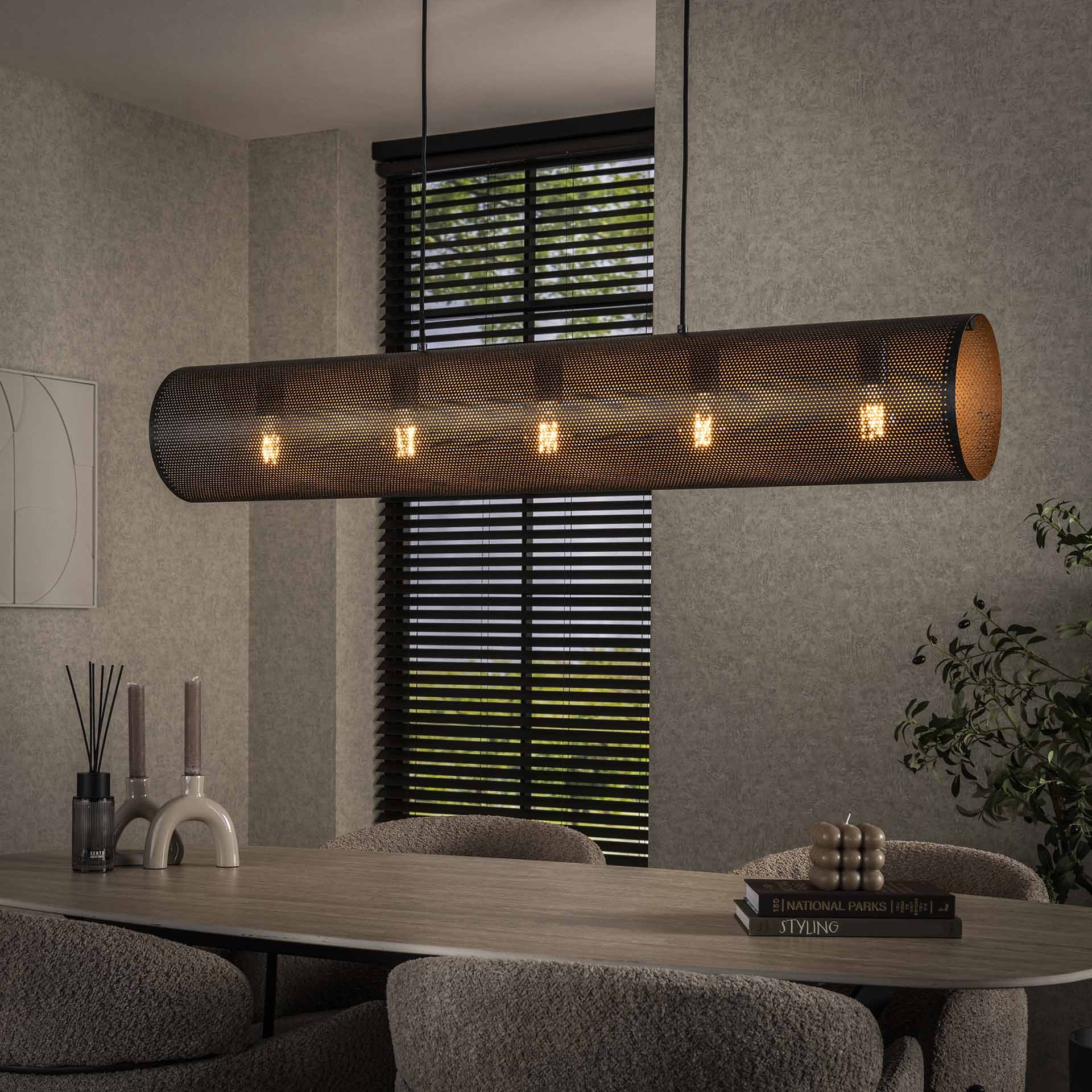Rollo Loftlampe Cylinderformet Sort Perforeret Metal Længde 120 Cm Levering Uden Pære