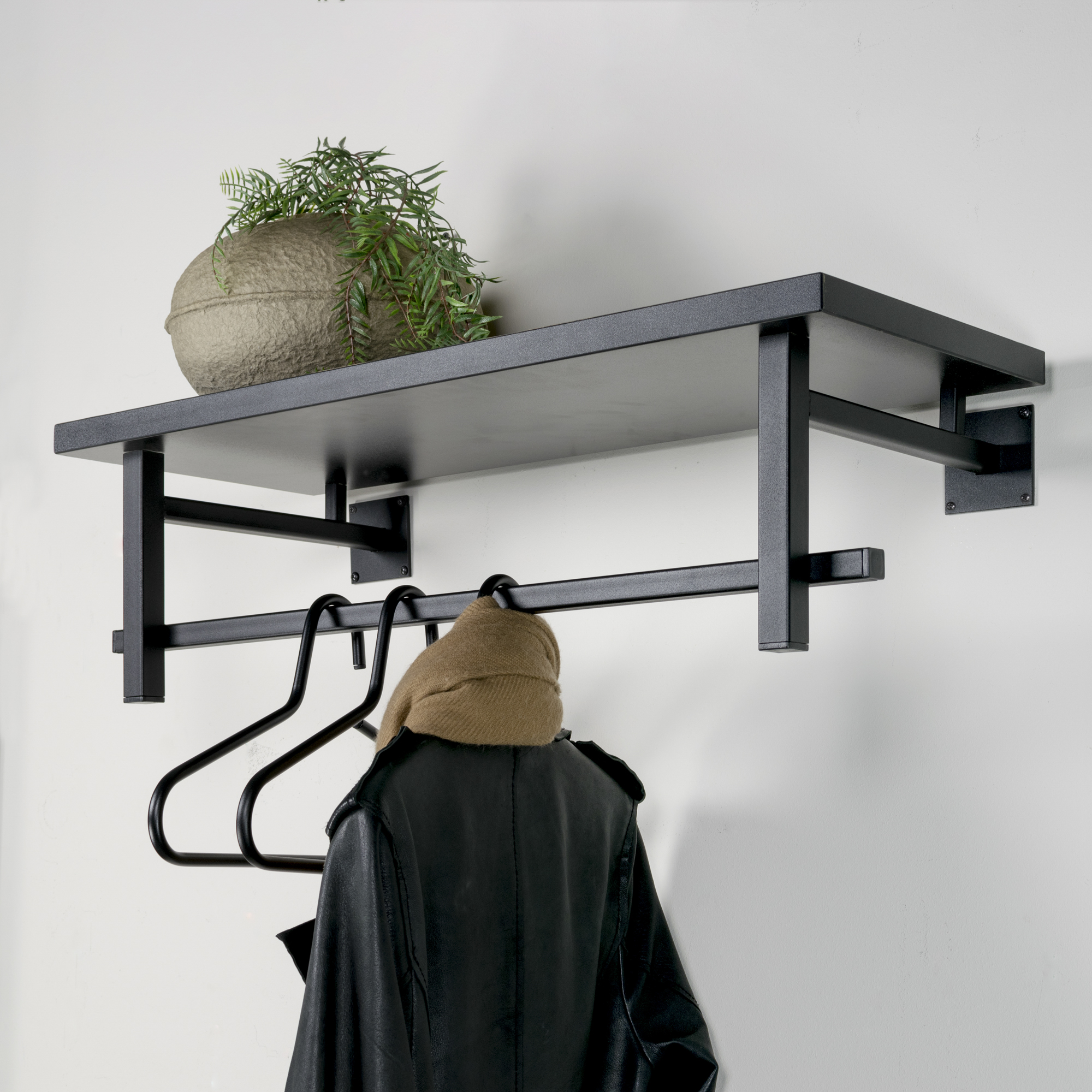 Simpson Hattehylde   Sort Metal Og Sort Træ- Bredde 76 Cm