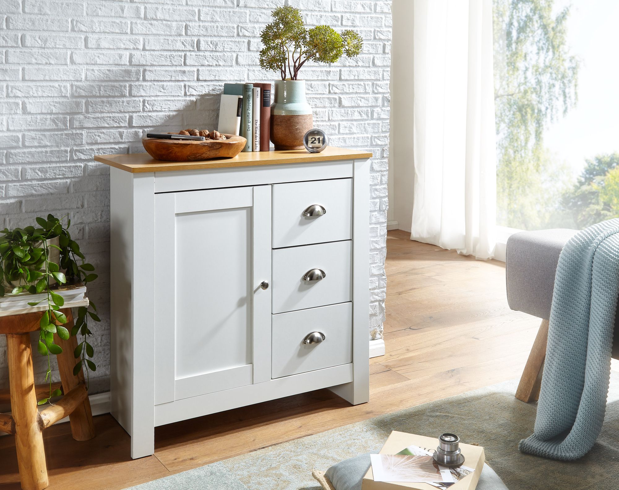 Stilfuldt Og Funktionelt Sidebord Med   Skuffer  79x81x35 Cm  Hvid